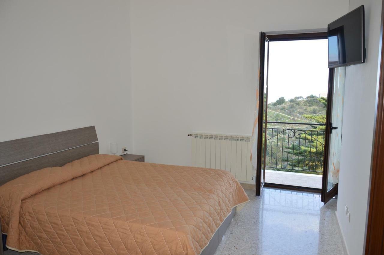 B&B Incantevole Vicolo Piraino Bagian luar foto